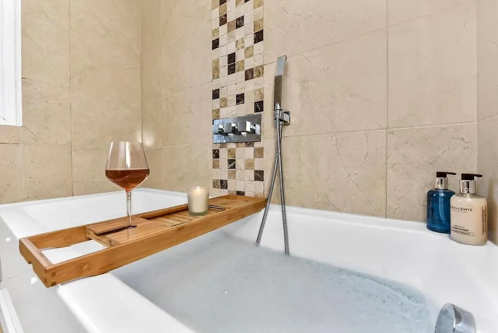 Apartment 3Br Home/Fast Wi-Fi/ Quiet Road London United Kingdom