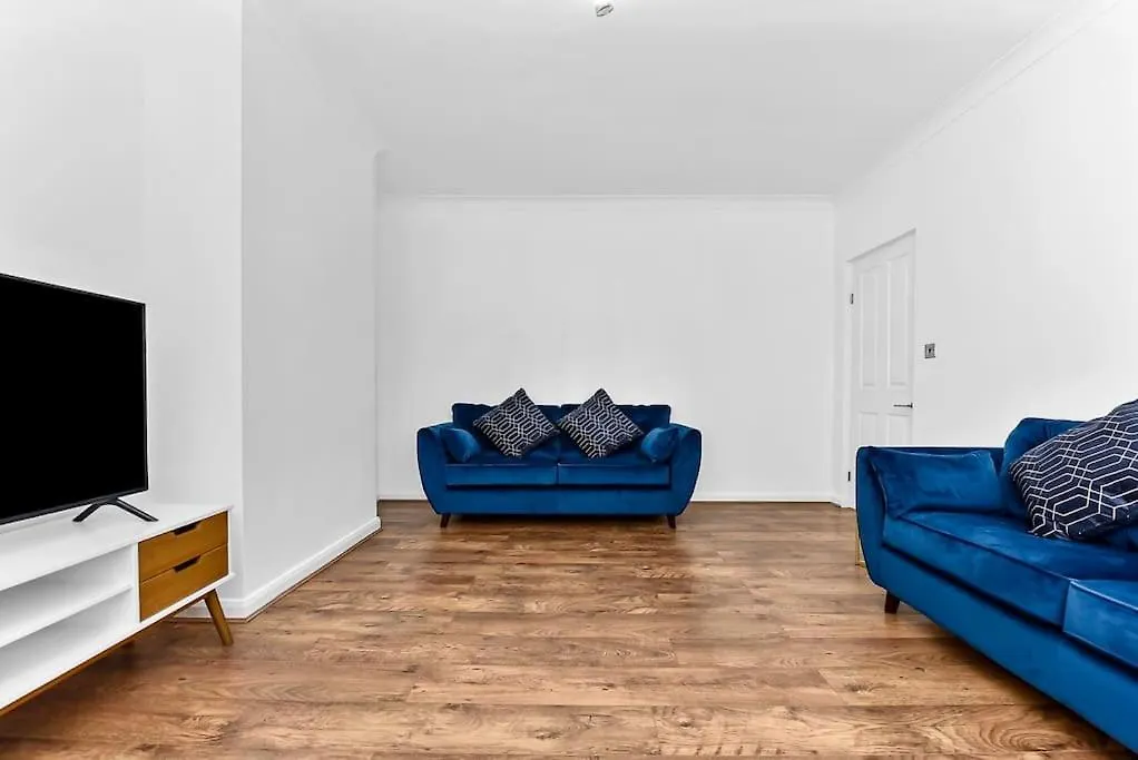 Apartment 3Br Home/Fast Wi-Fi/ Quiet Road London