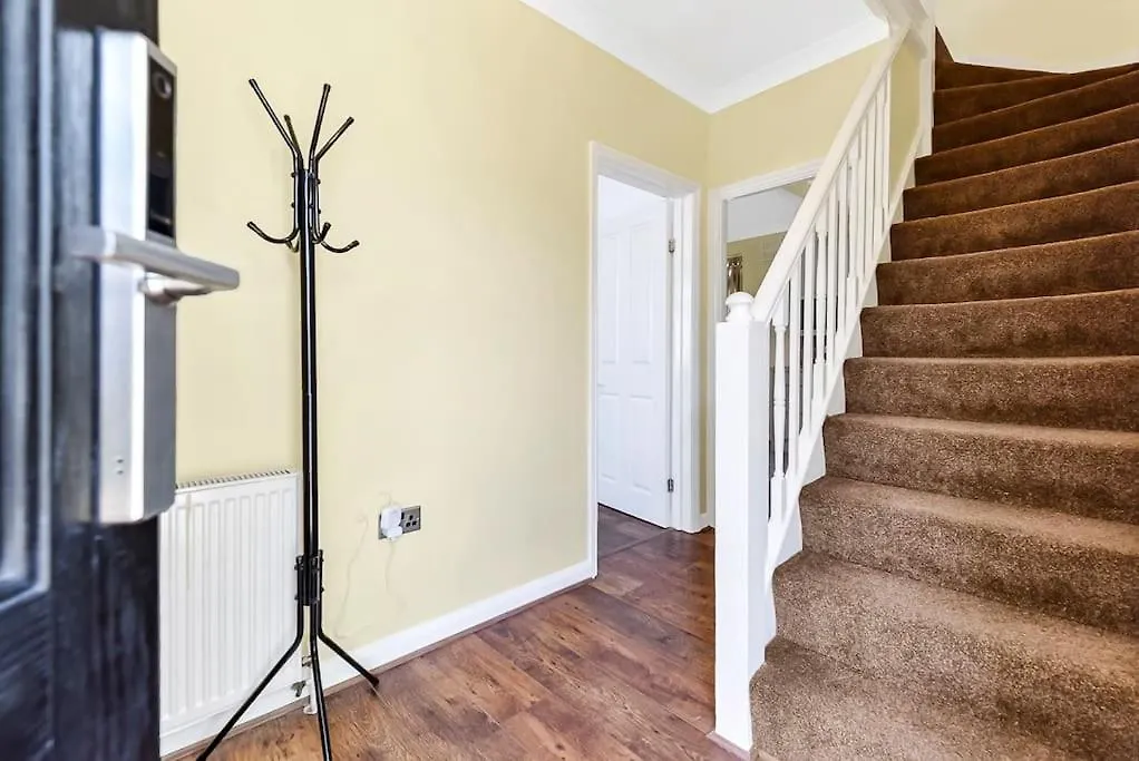 3Br Home/Fast Wi-Fi/ Quiet Road London 0*,  United Kingdom