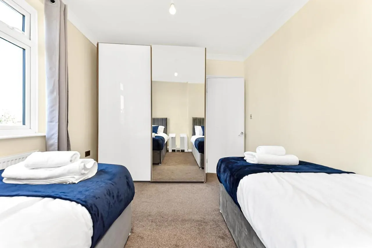 3Br Home/Fast Wi-Fi/ Quiet Road London 0*,